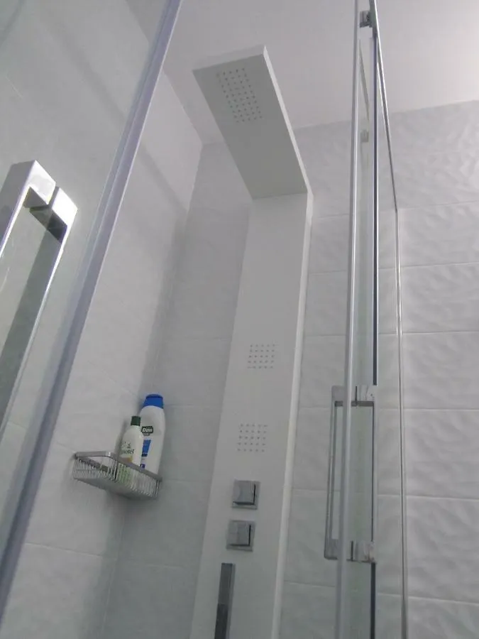 Apartamento Los Cristianos studio, modern, spacious, pool,WiFi Arona