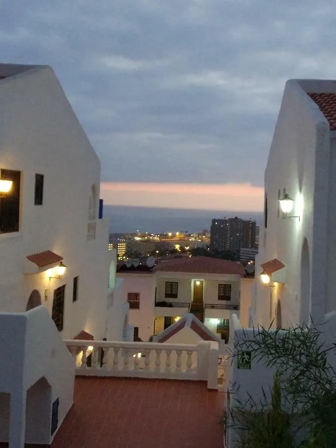 Apartamento Los Cristianos studio, modern, spacious, pool,WiFi Arona  España