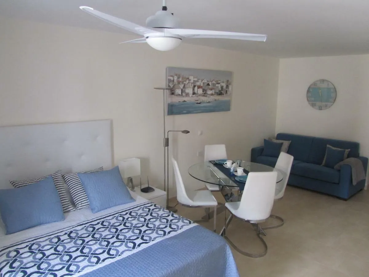 Apartamento Los Cristianos studio, modern, spacious, pool,WiFi Arona